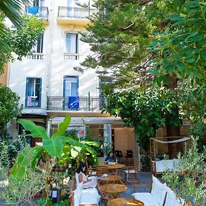Hi Les Camelias Hostel